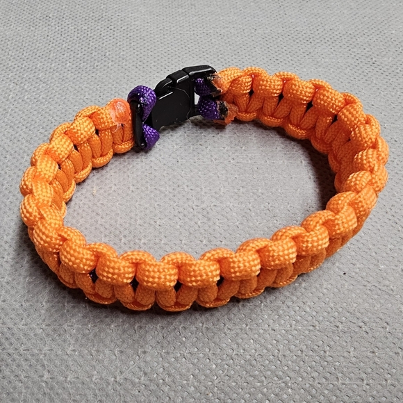 Orange paracord braclet - Picture 2 of 7